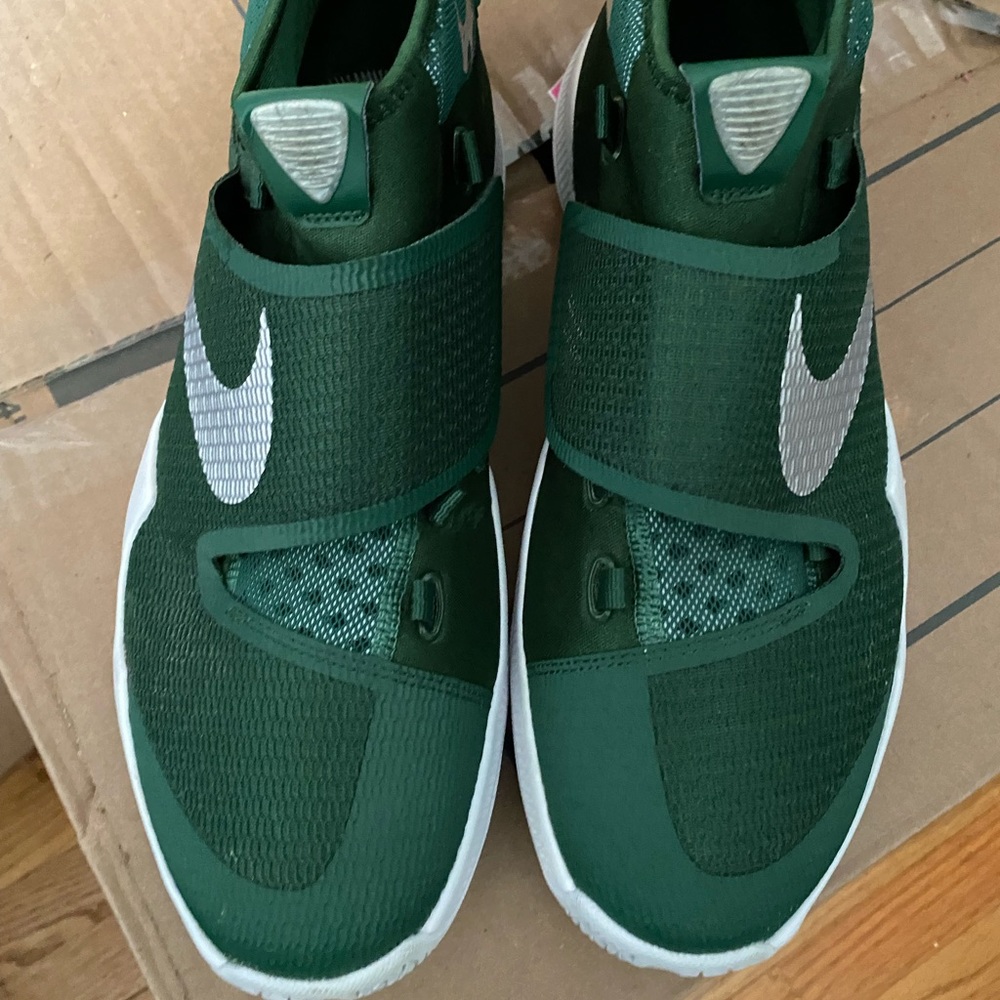 Nike HyperRev